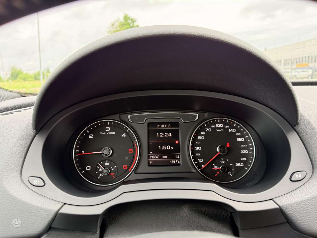 Audi Q3, 2.0 l., mpv / minivan