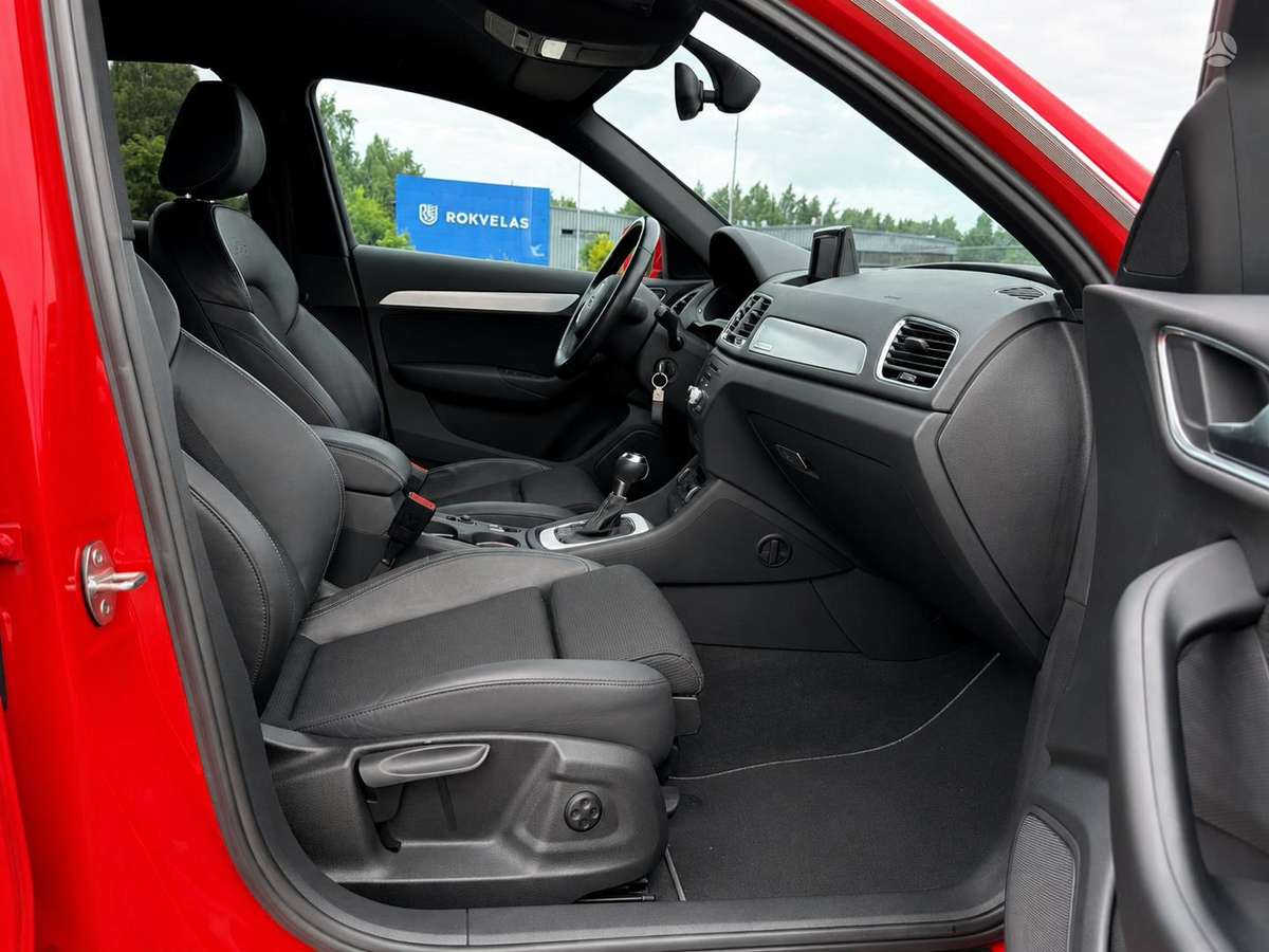 Audi Q3, 2.0 l., Минивэн