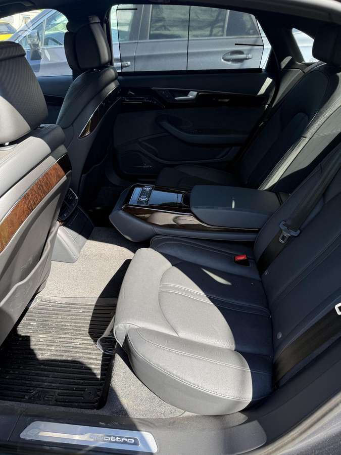 Audi A8 L, 3.0 l., Седан