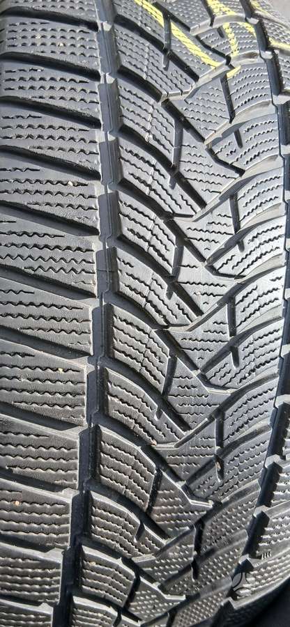 Dunlop, winter 235/45 R20