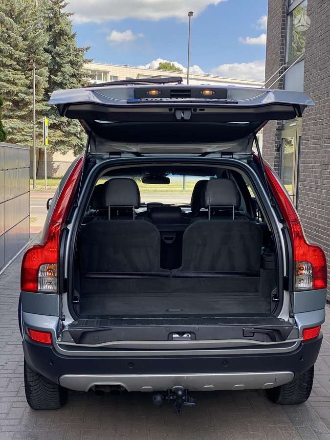 Volvo XC90, 2.4 l., off-road / crossover