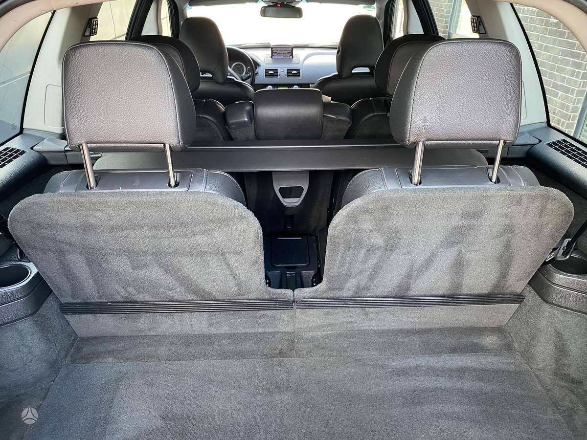Volvo XC90, 2.4 l., off-road / crossover