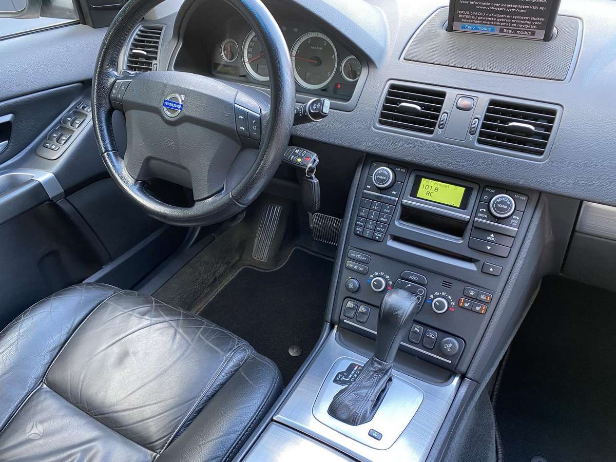 Volvo XC90, 2.4 l., off-road / crossover