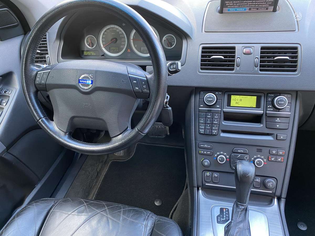 Volvo XC90, 2.4 l., off-road / crossover