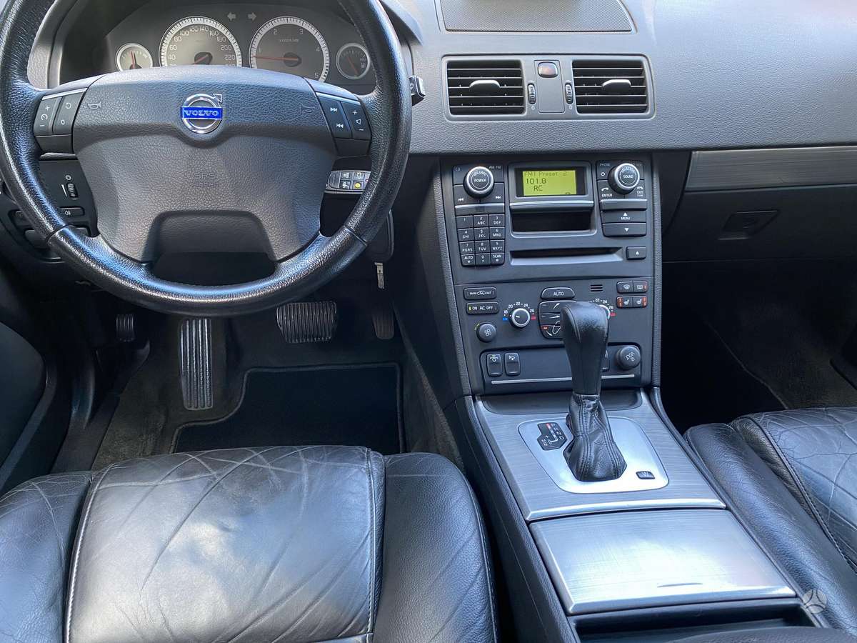 Volvo XC90, 2.4 l., off-road / crossover