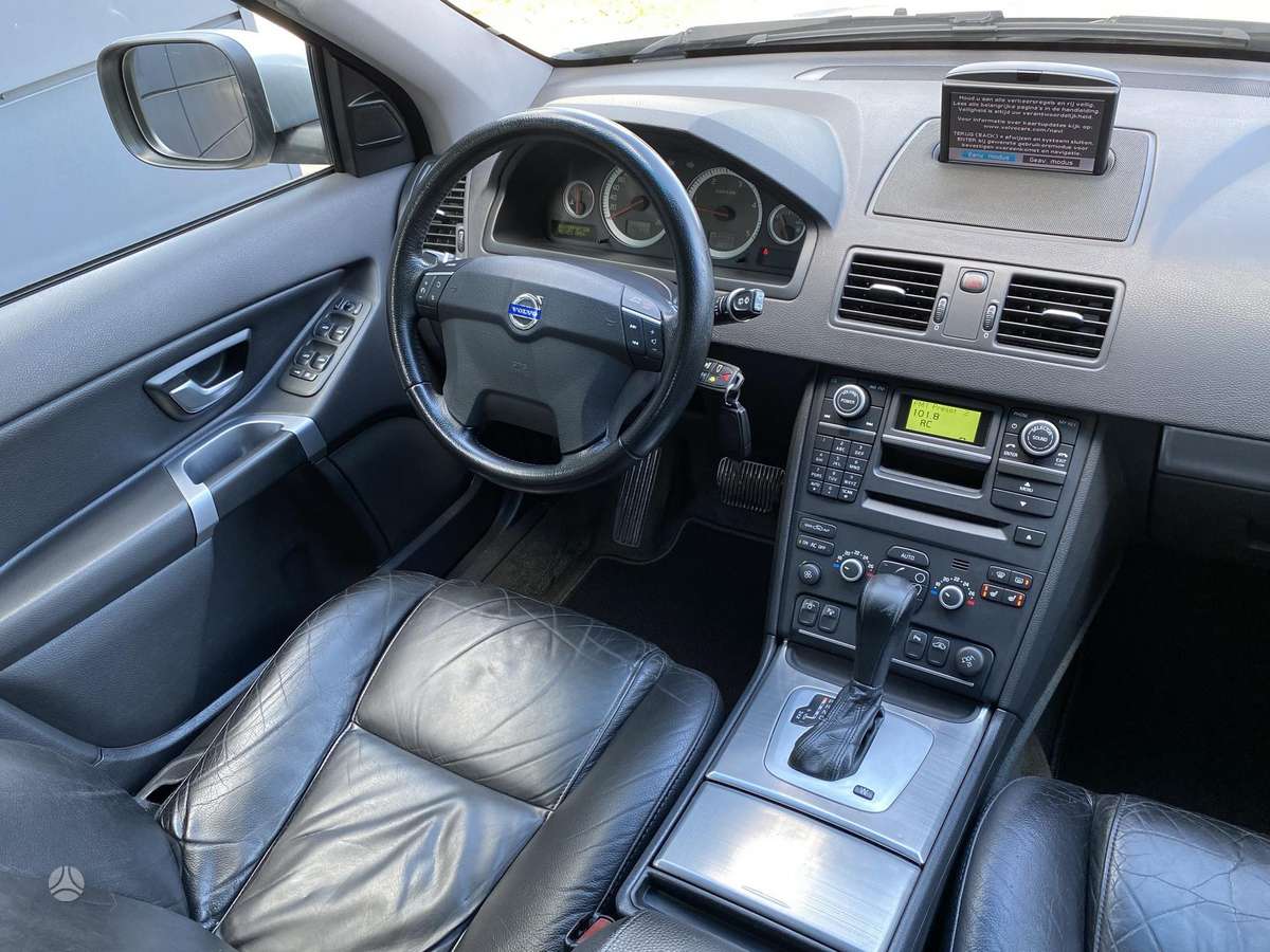 Volvo XC90, 2.4 l., off-road / crossover