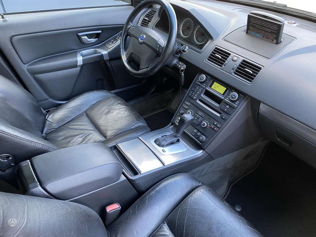 Volvo XC90, 2.4 l., off-road / crossover