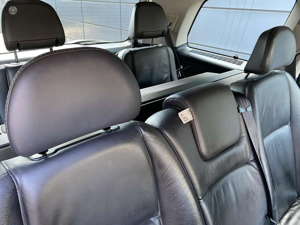 Volvo XC90, 2.4 l., off-road / crossover