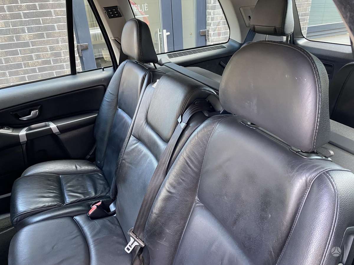 Volvo XC90, 2.4 l., off-road / crossover