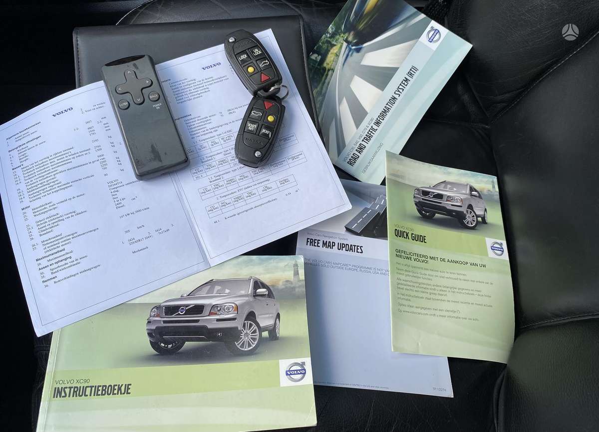 Volvo XC90, 2.4 l., off-road / crossover