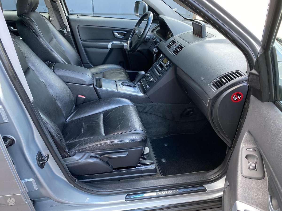 Volvo XC90, 2.4 l., off-road / crossover