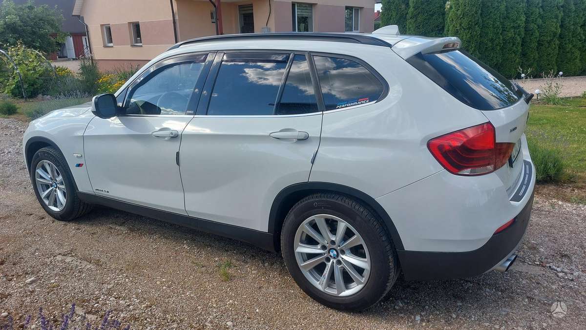 BMW X1, 2.0 l., Внедорожник / Кроссовер