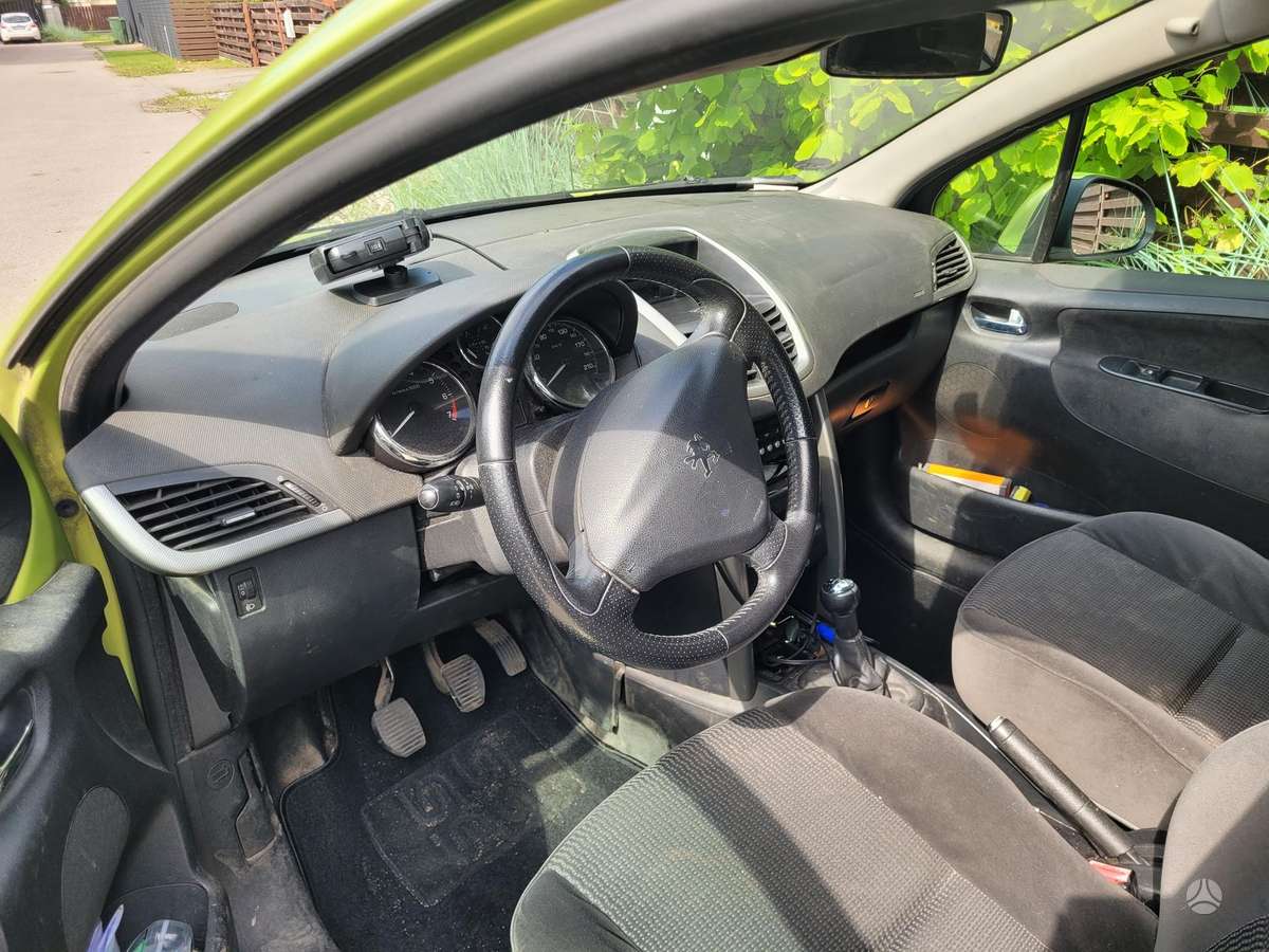 Peugeot 207 - 8