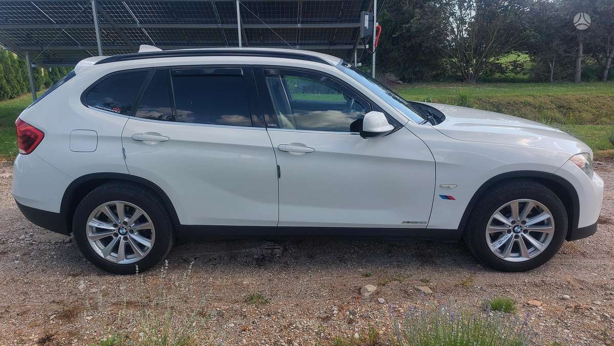 BMW X1, 2.0 l., Внедорожник / Кроссовер