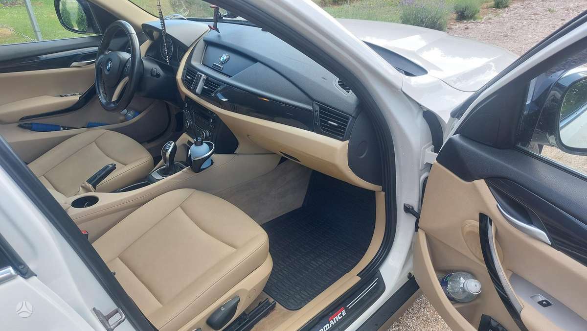 BMW X1, 2.0 l., Внедорожник / Кроссовер