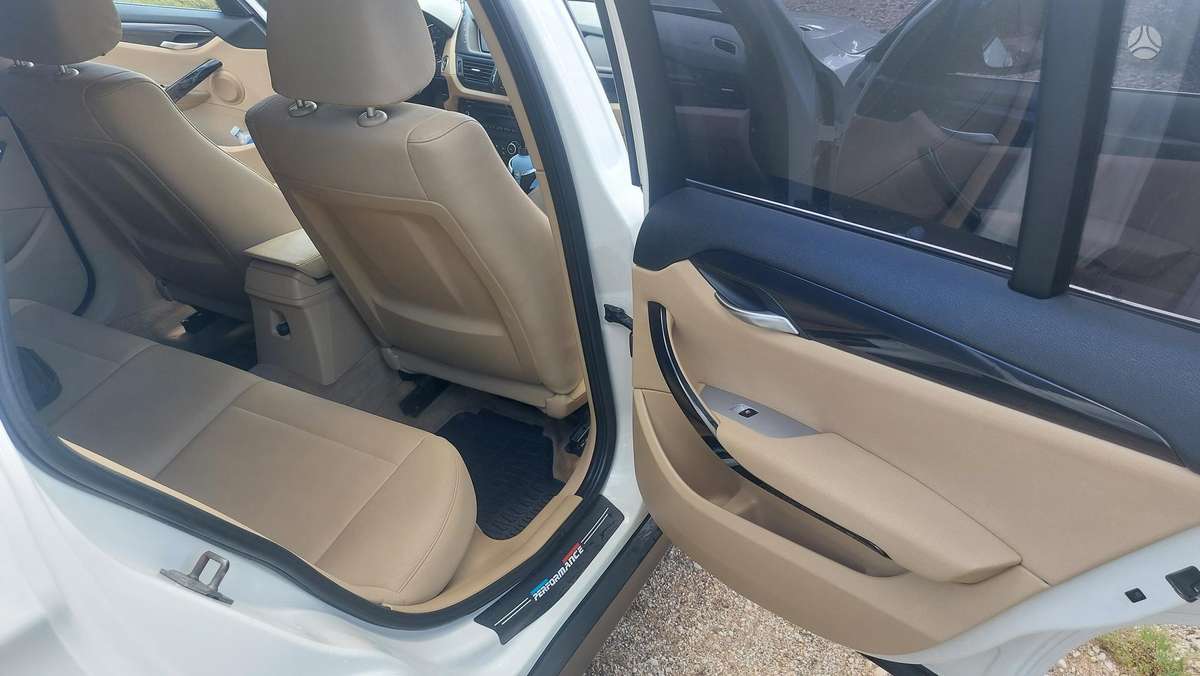 BMW X1, 2.0 l., Внедорожник / Кроссовер