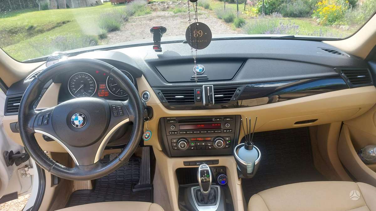 BMW X1, 2.0 l., Внедорожник / Кроссовер