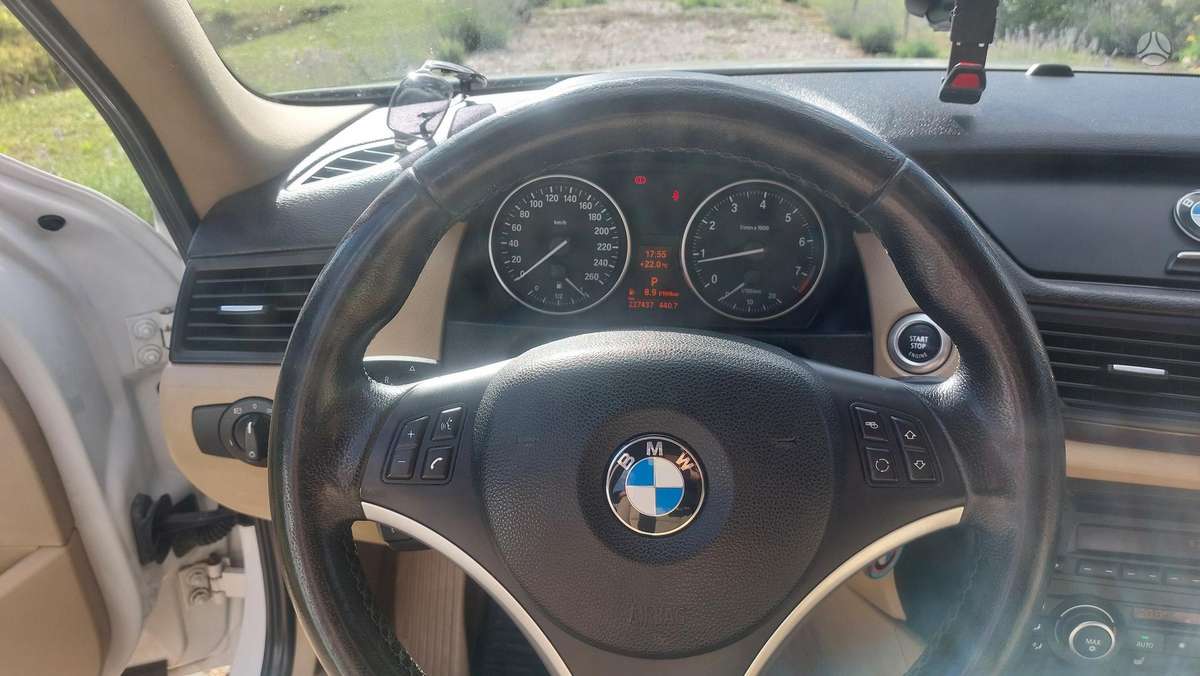 BMW X1, 2.0 l., Внедорожник / Кроссовер