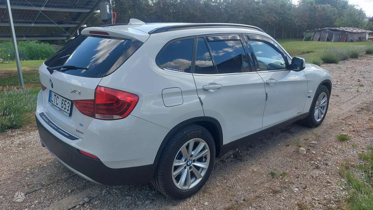 BMW X1, 2.0 l., Внедорожник / Кроссовер