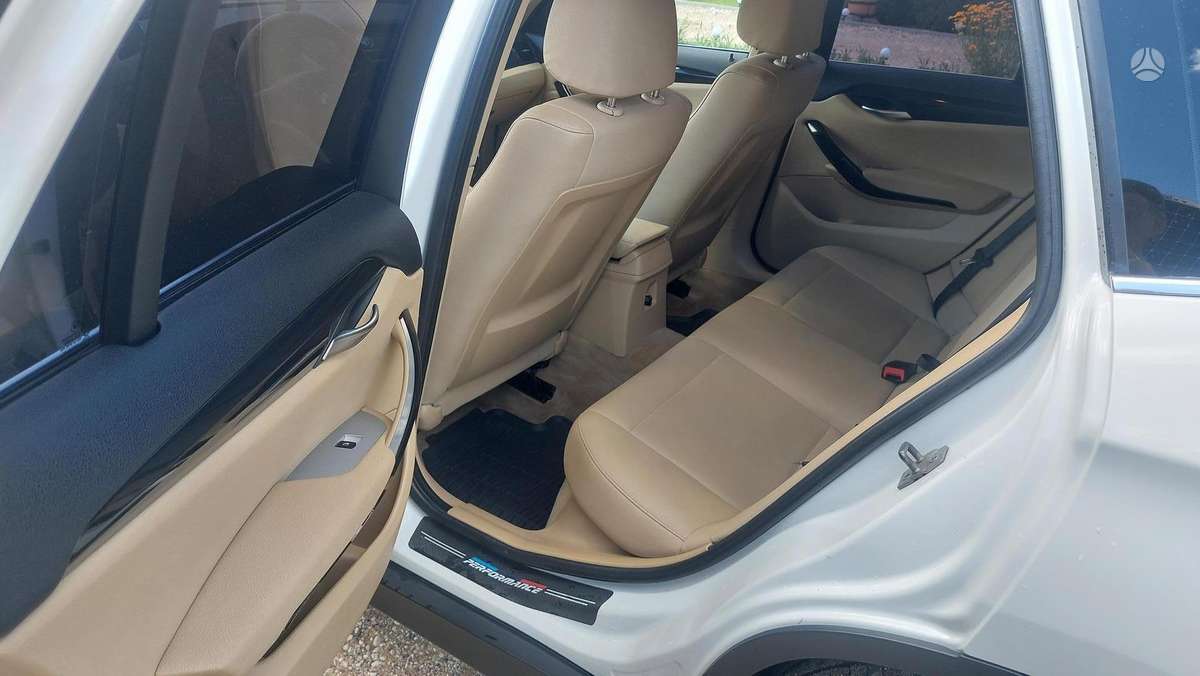 BMW X1, 2.0 l., Внедорожник / Кроссовер