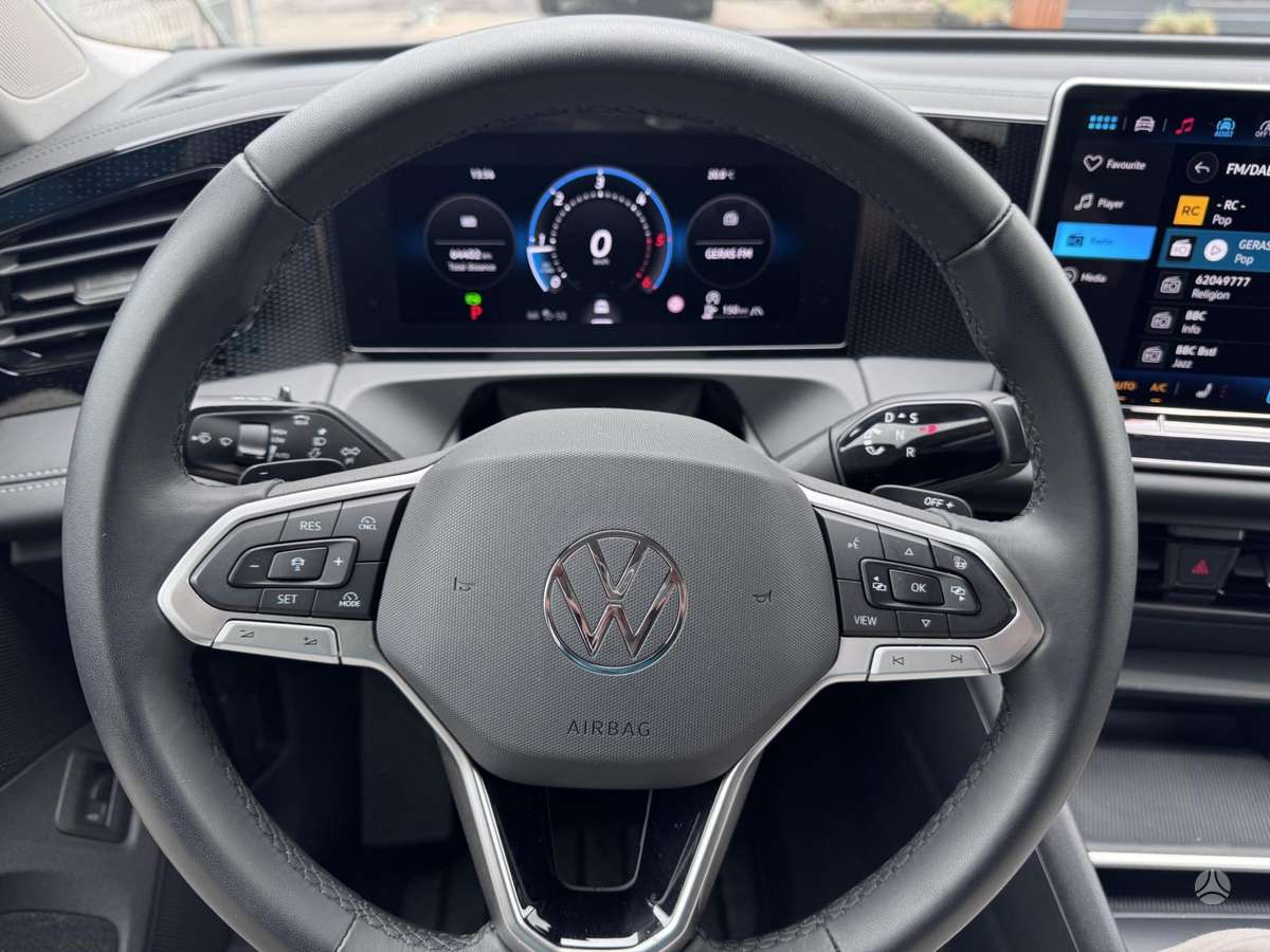 Volkswagen Tiguan - 11