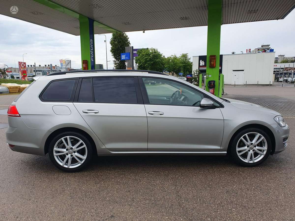 Volkswagen Golf - 8