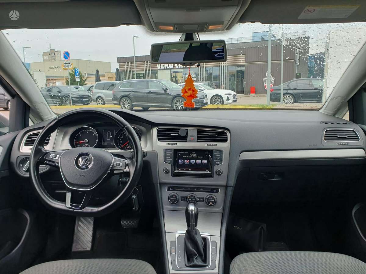 Volkswagen Golf - 10