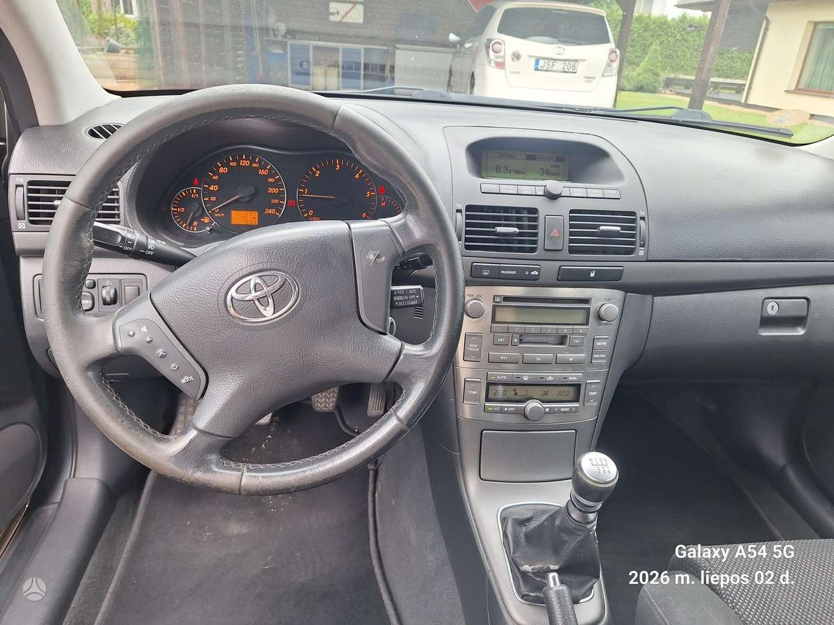 Toyota Avensis - 5