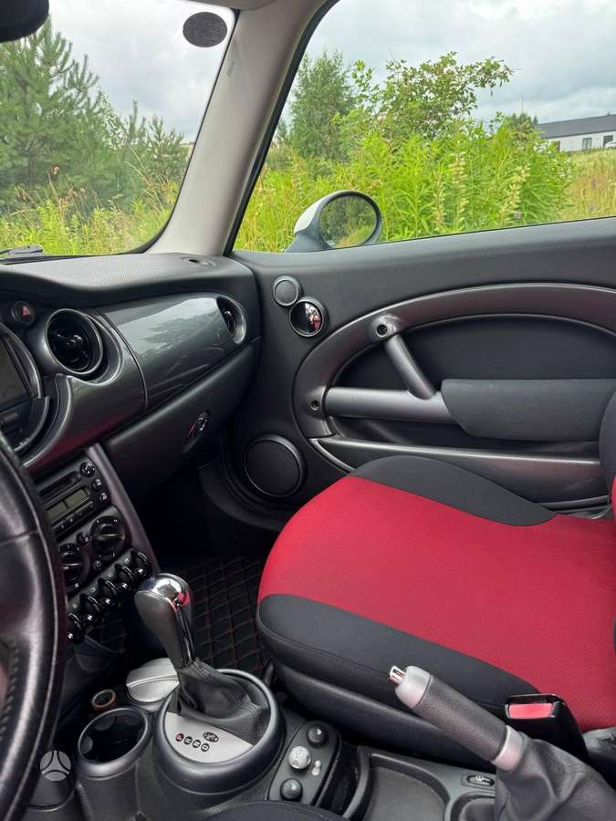 Mini Cooper, 1.6 l., hatchback