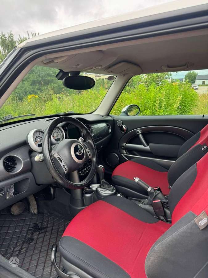 Mini Cooper, 1.6 l., hatchback