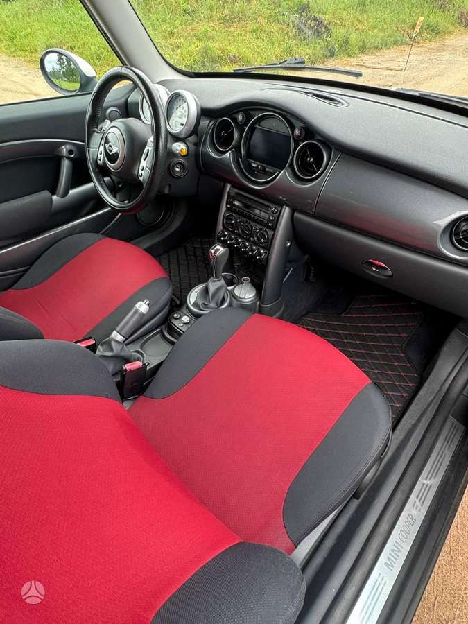 Mini Cooper, 1.6 l., hatchback