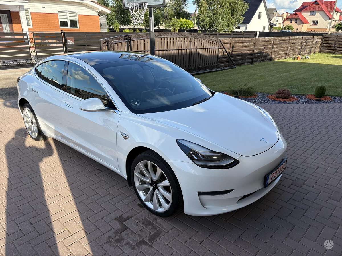 Tesla Model 3, 81 kWh, hatchback