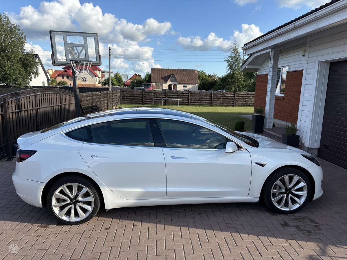 Tesla Model 3, 81 kWh, hatchback
