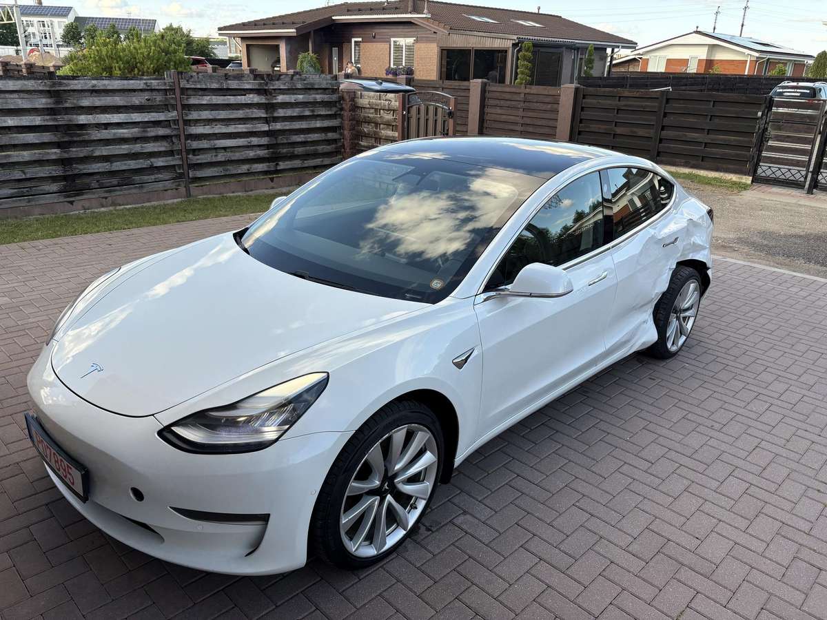 Tesla Model 3, 81 kWh, hatchback