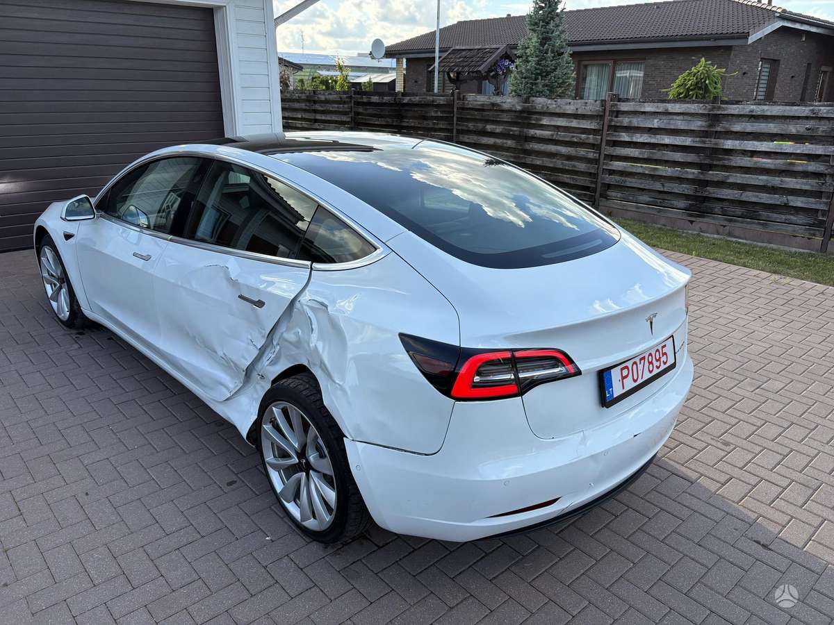 Tesla Model 3, 81 kWh, hatchback