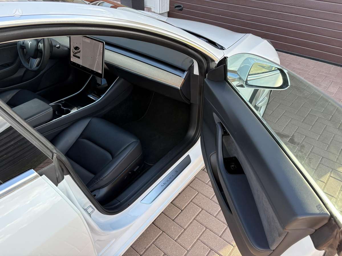 Tesla Model 3, 81 kWh, hatchback