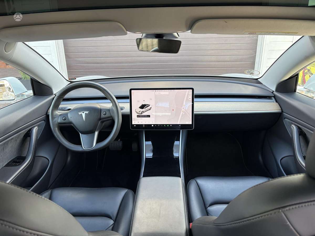 Tesla Model 3, 81 kWh, hatchback