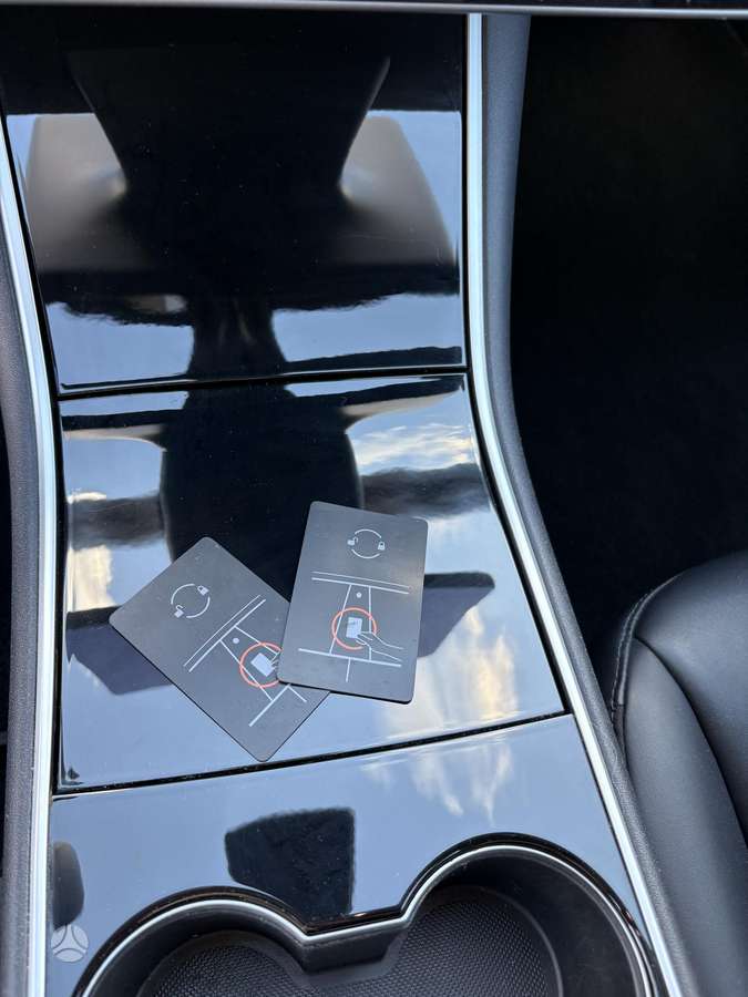 Tesla Model 3, 81 kWh, hatchback