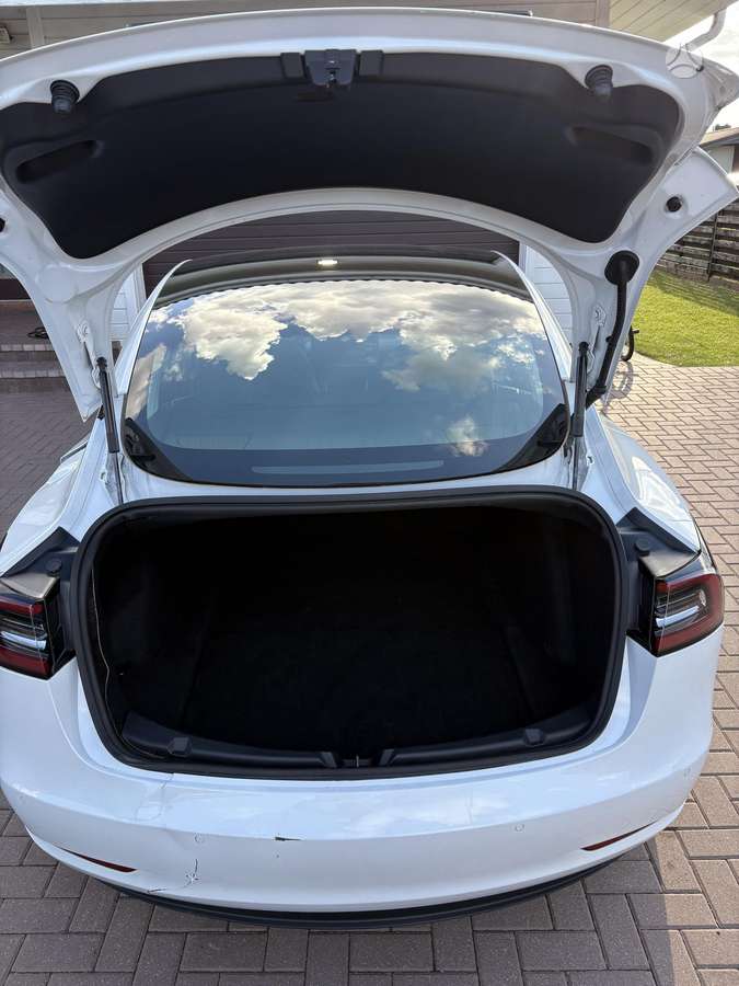 Tesla Model 3, 81 kWh, hatchback