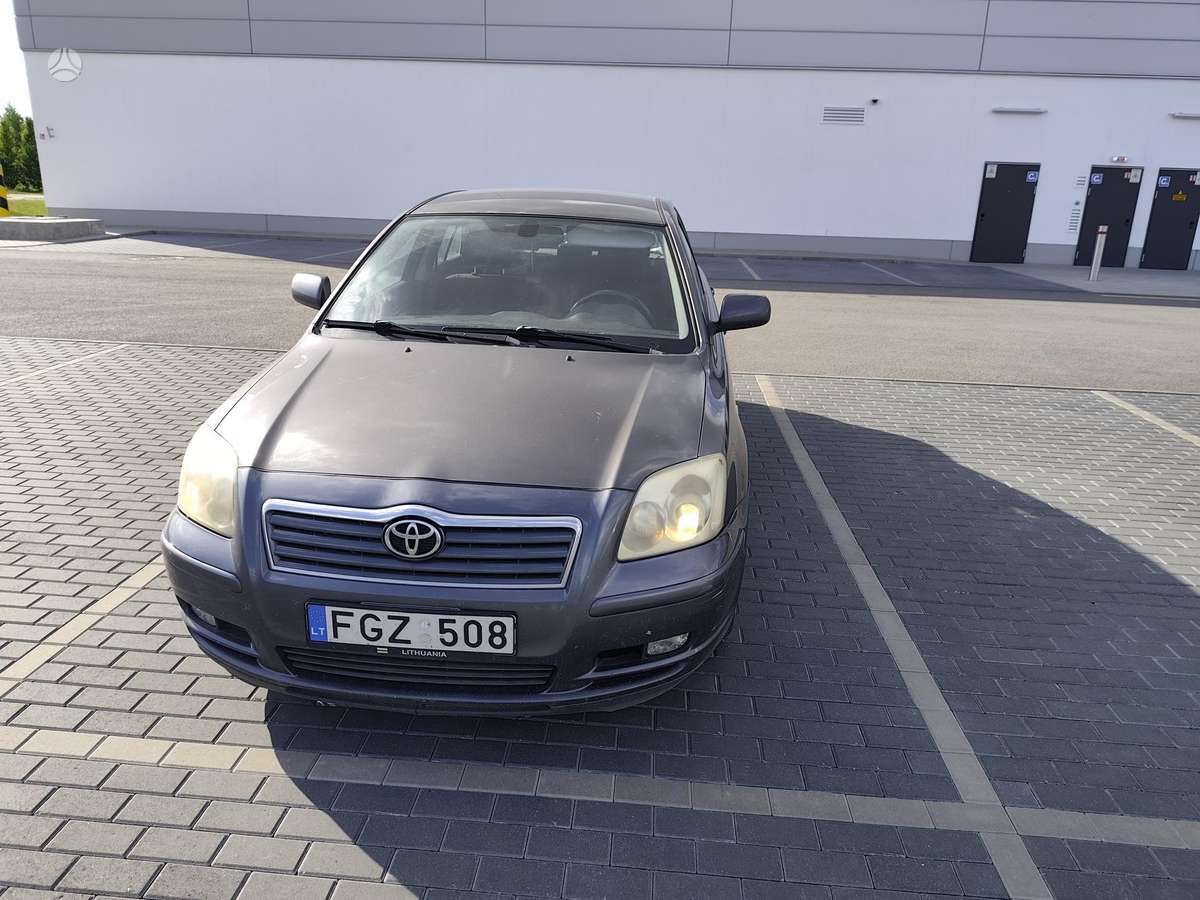 Toyota Avensis - 1