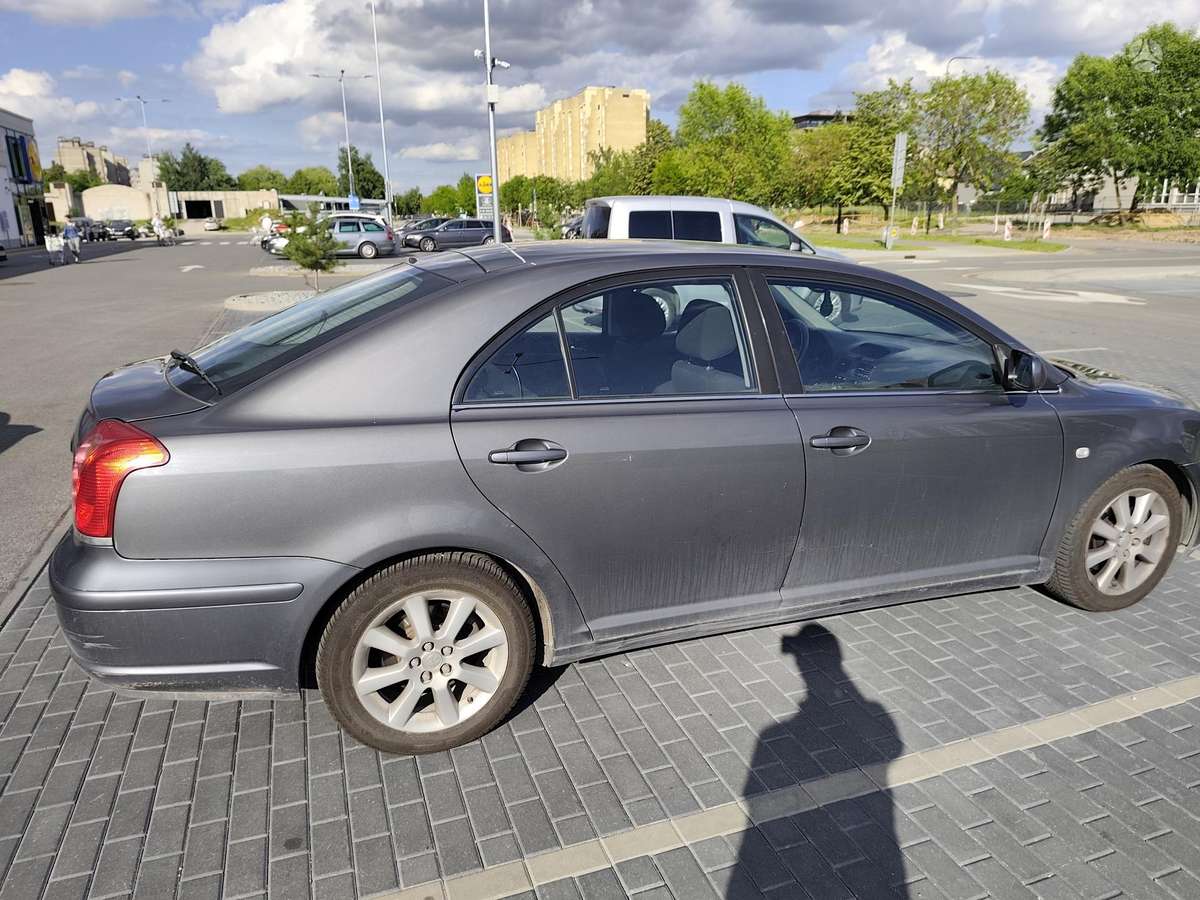Toyota Avensis - 5