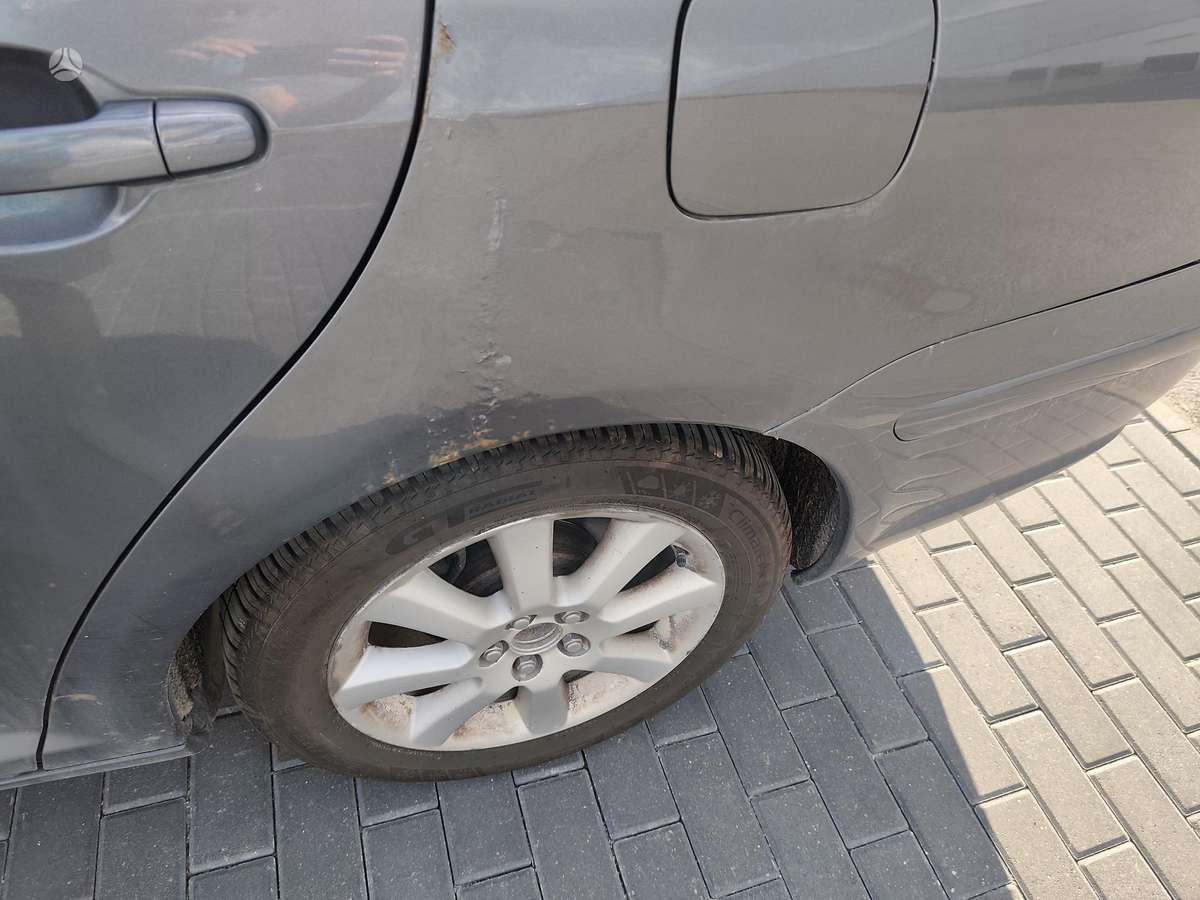 Toyota Avensis - 8