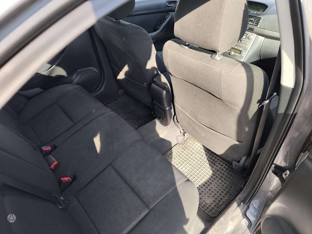 Toyota Avensis - 11