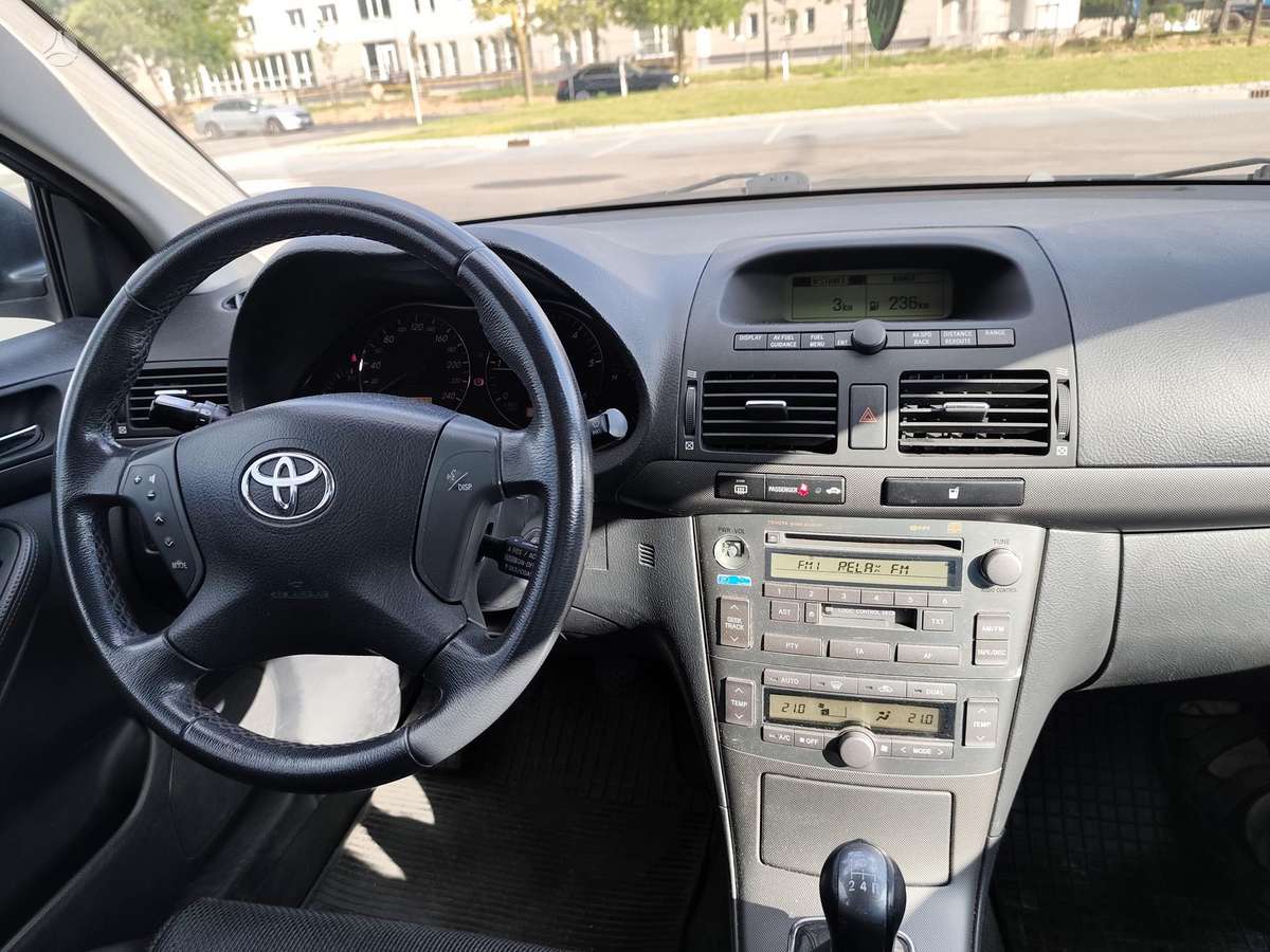 Toyota Avensis - 12