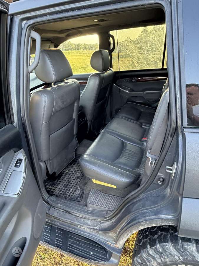 Toyota Land Cruiser - 4