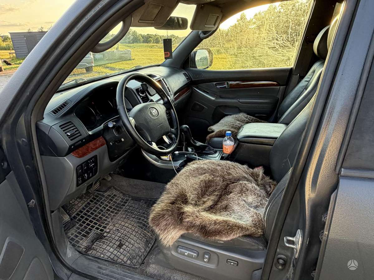 Toyota Land Cruiser - 5
