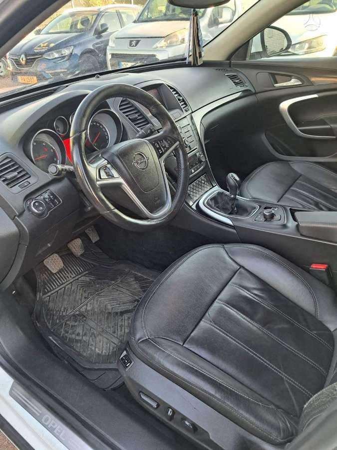 Opel Insignia, 2.0 l., hatchback