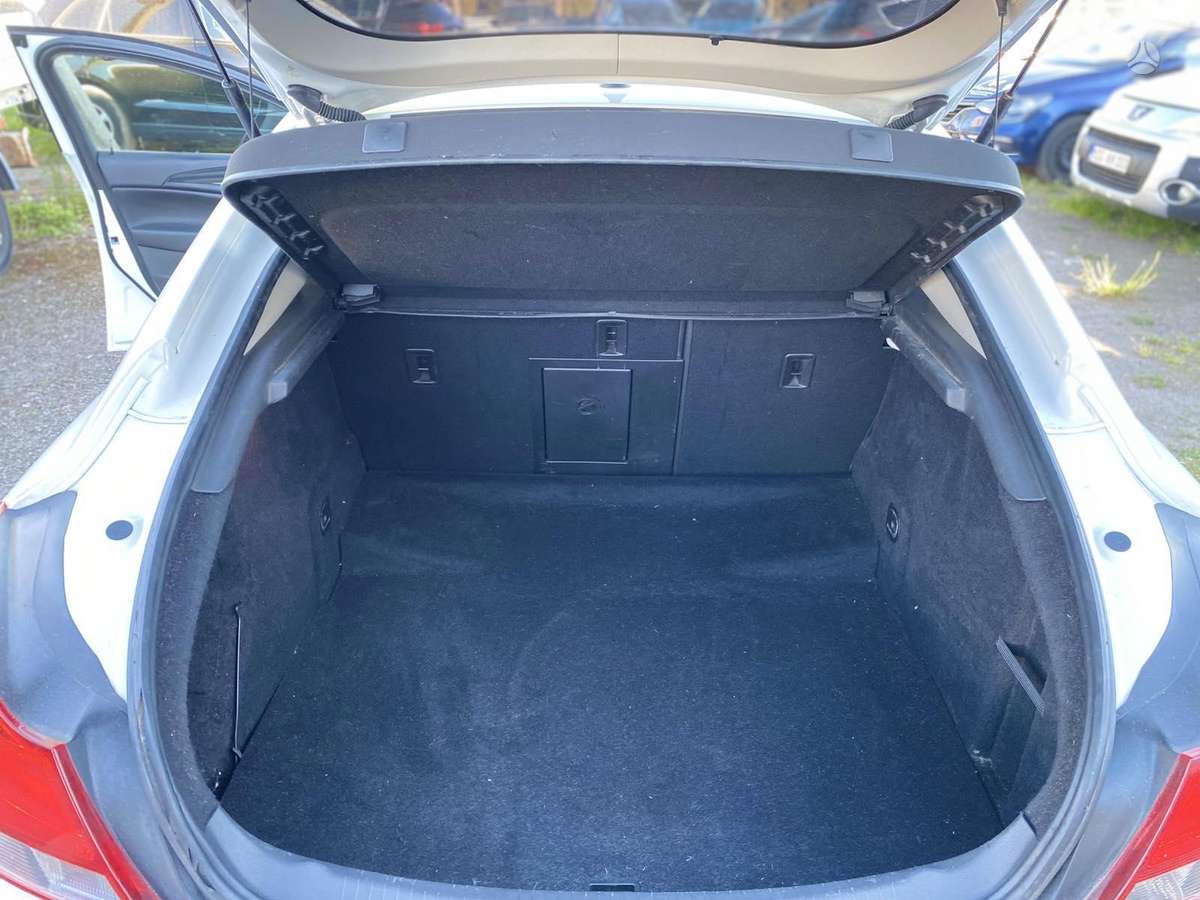 Opel Insignia, 2.0 l., hatchback