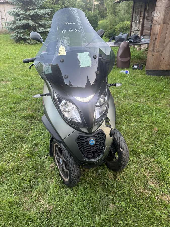 Piaggio MP3, triračiai
