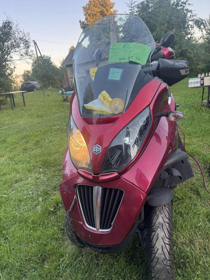 Piaggio MP3, triračiai